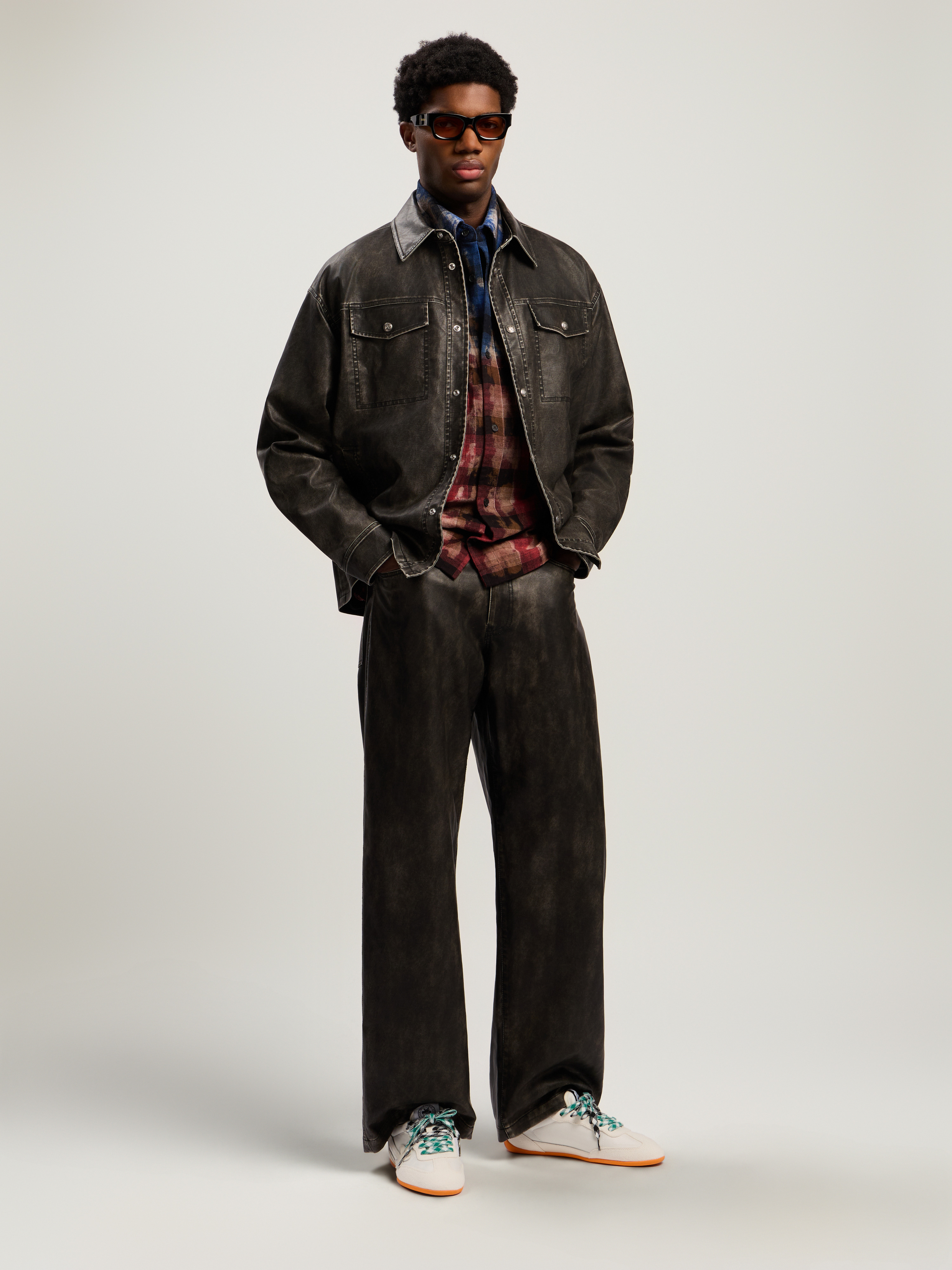 Curved Logo Coated Pants - 2