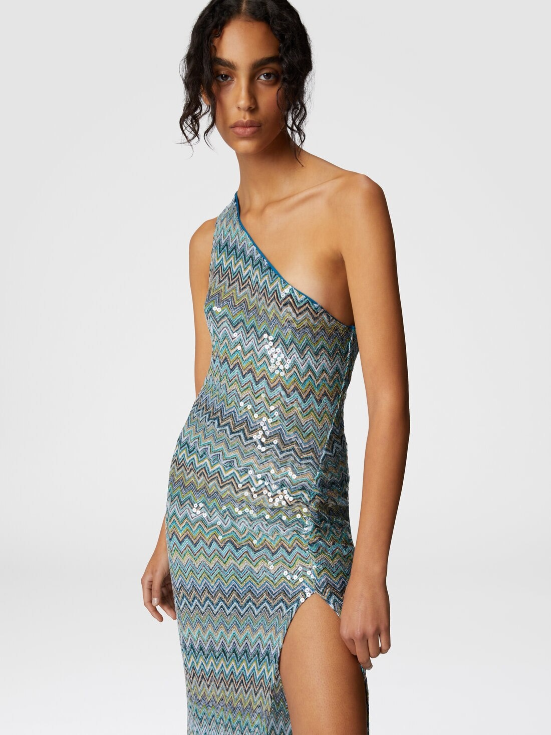 Long one-shoulder cover-up dress in zig zag lamé viscose with sequins and fringes - 5