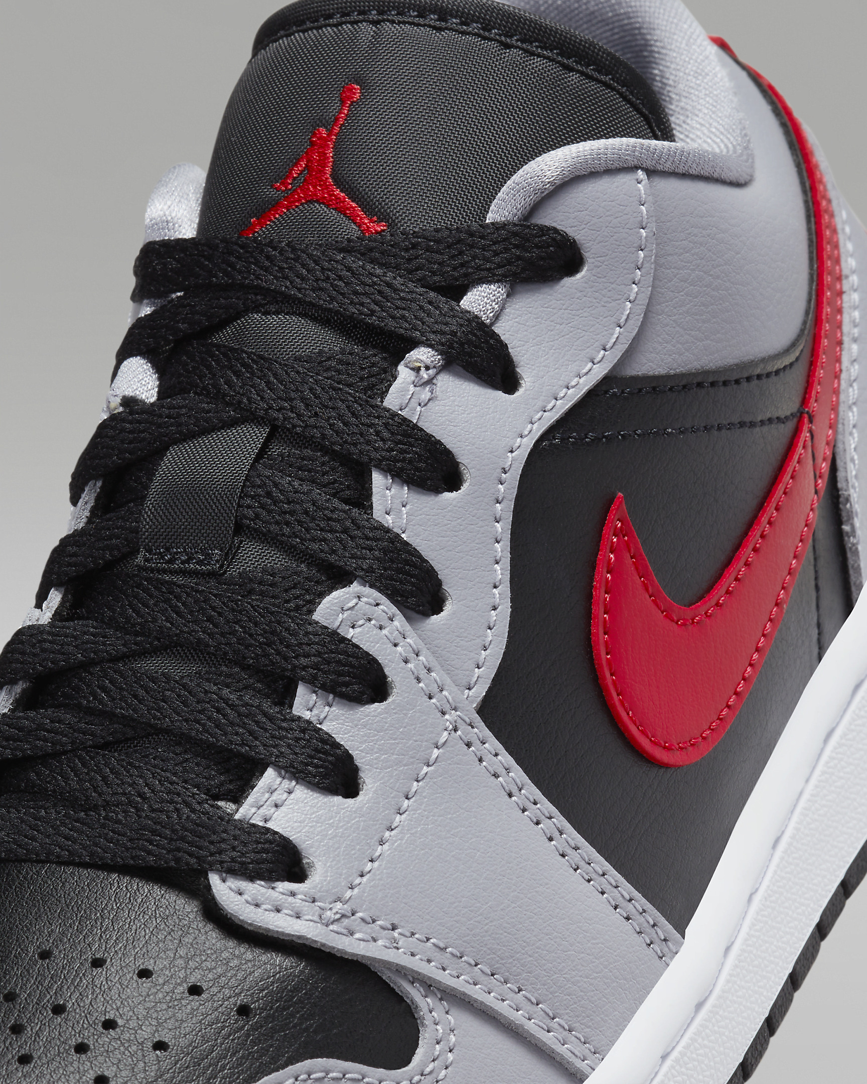 Air Jordan 1 Low Women's Shoes - 7