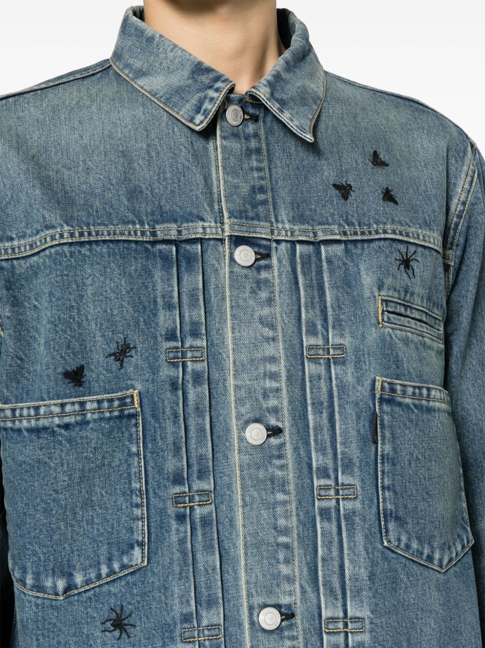 bee-embroidered denim jacket - 5