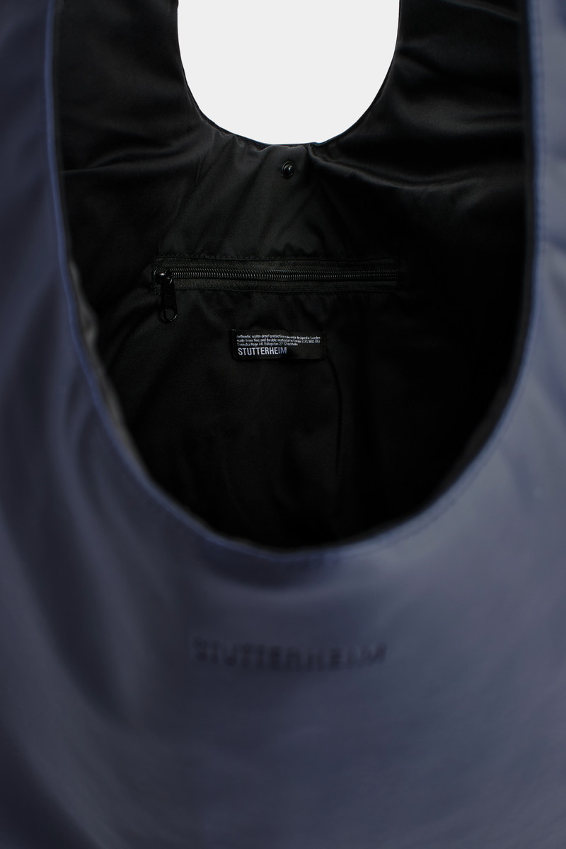 Stutterheim Svea Puffer Bag Navy outlook