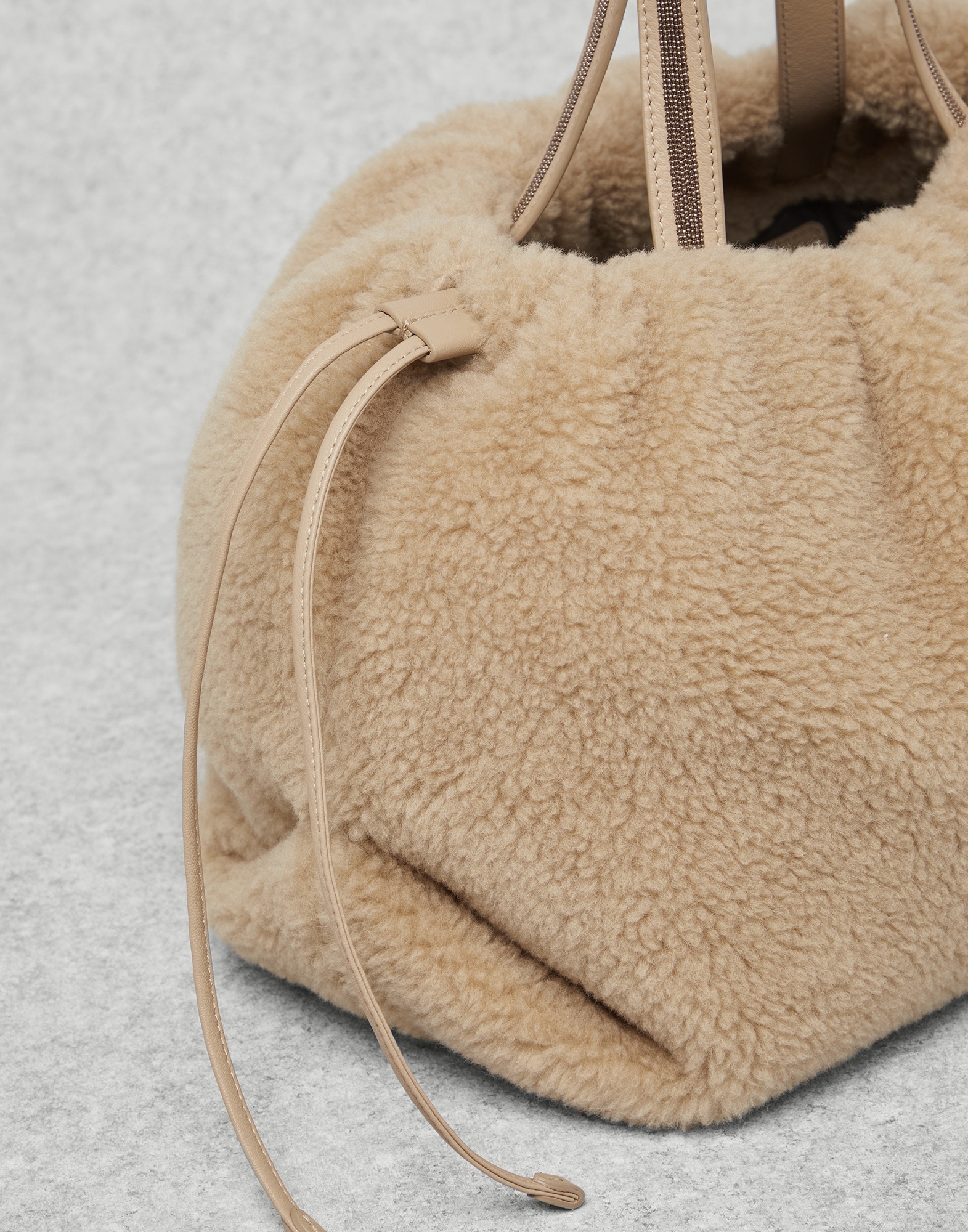Virgin wool and cashmere fleecy soft shopper bag with shiny handles - 3