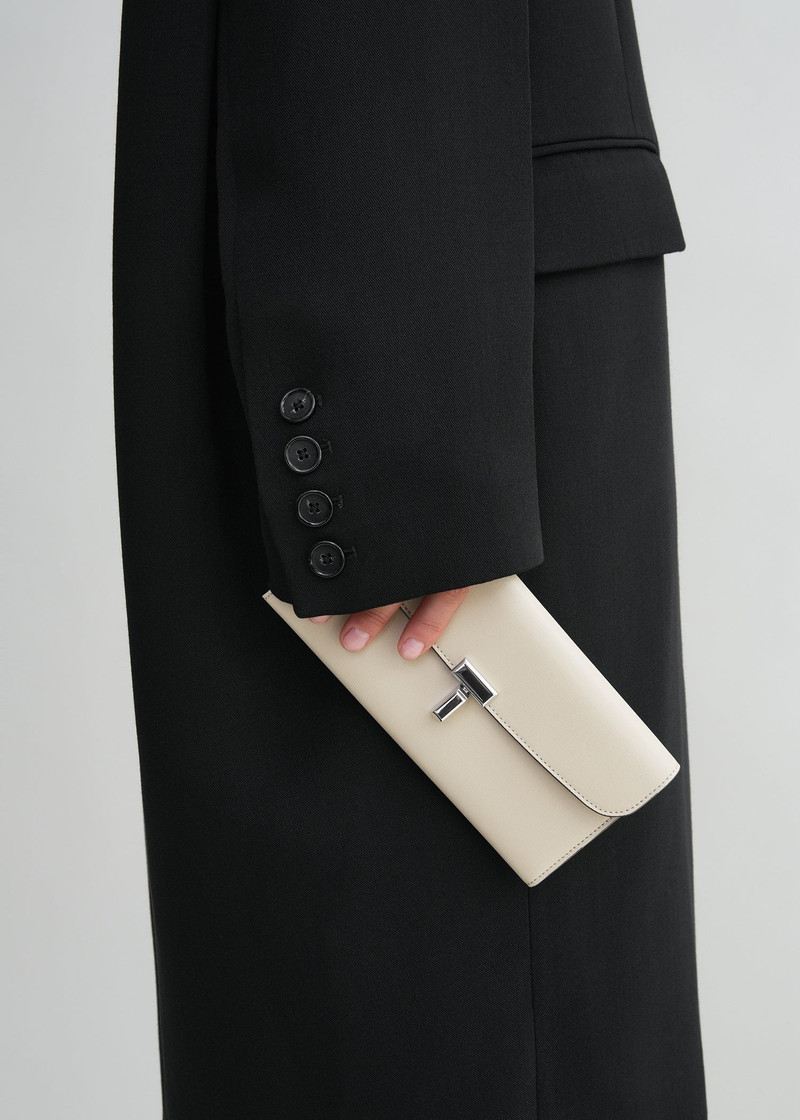 TOTEME T-lock leather wallet fawn outlook