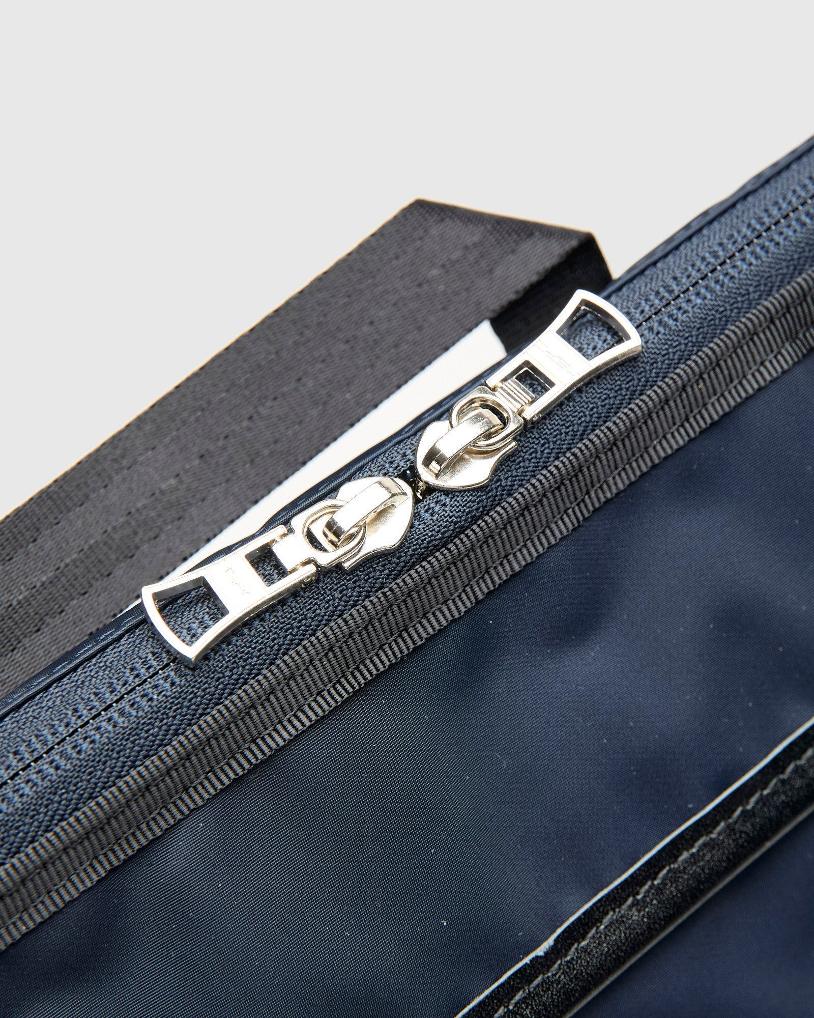 Lightning V2 Messenger Bag in Navy - 5