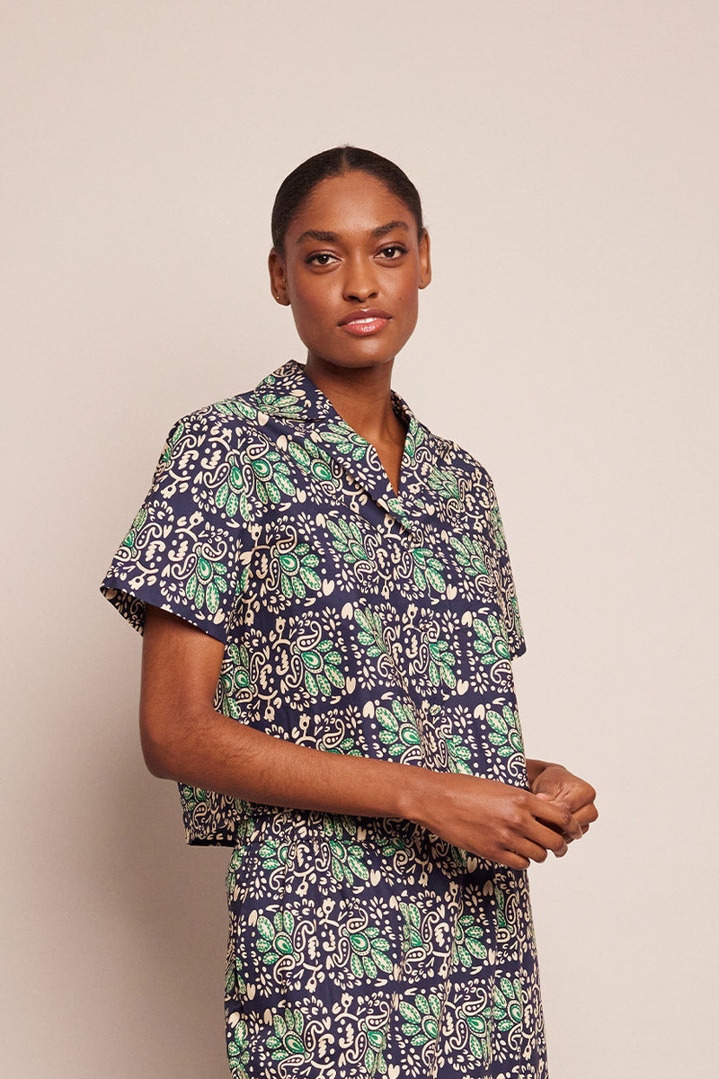 Kohut Top Tomboy-Chic Cropped Button-Up in a Vibrant Print 3