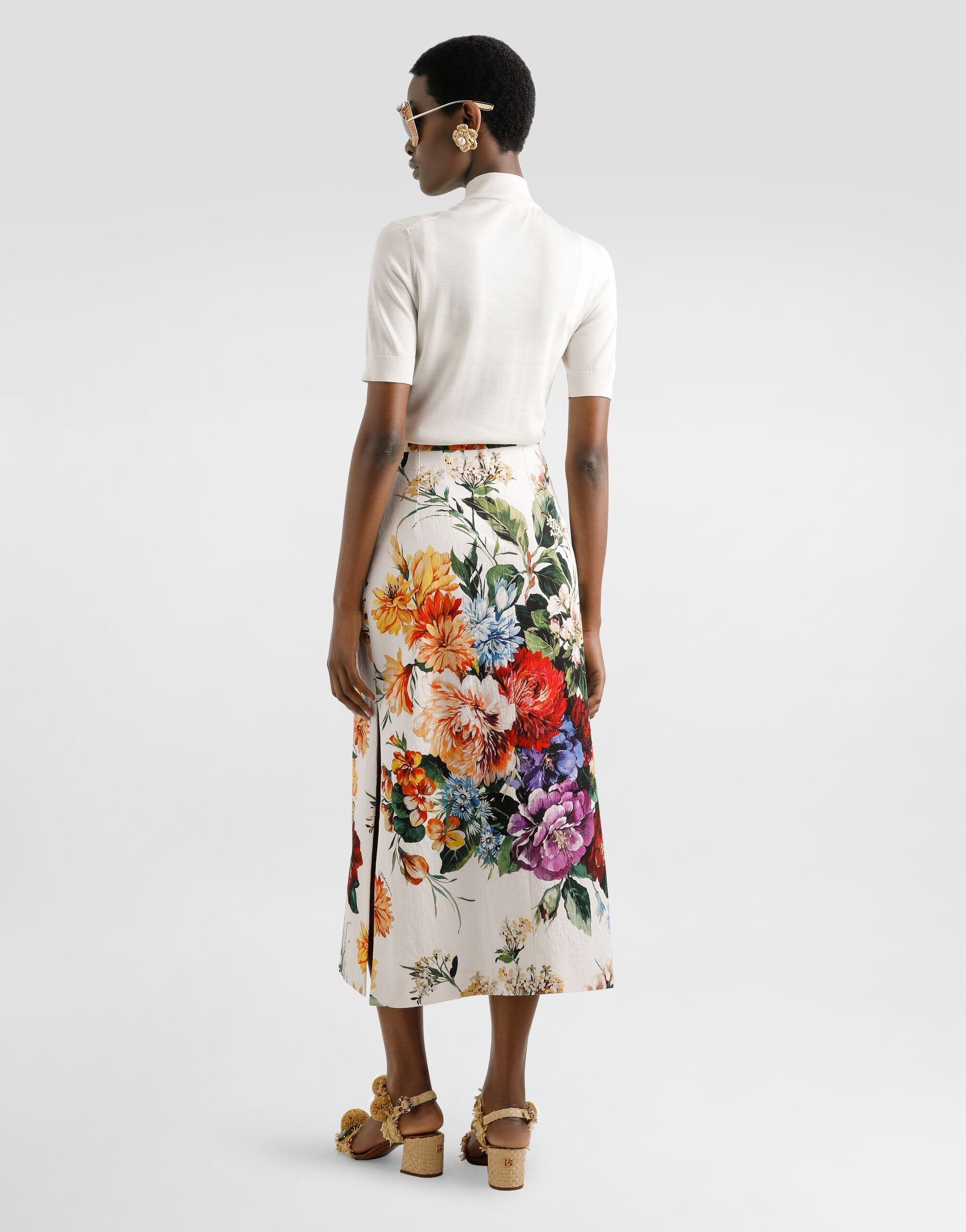 Silk pullover with flower brooch - 3