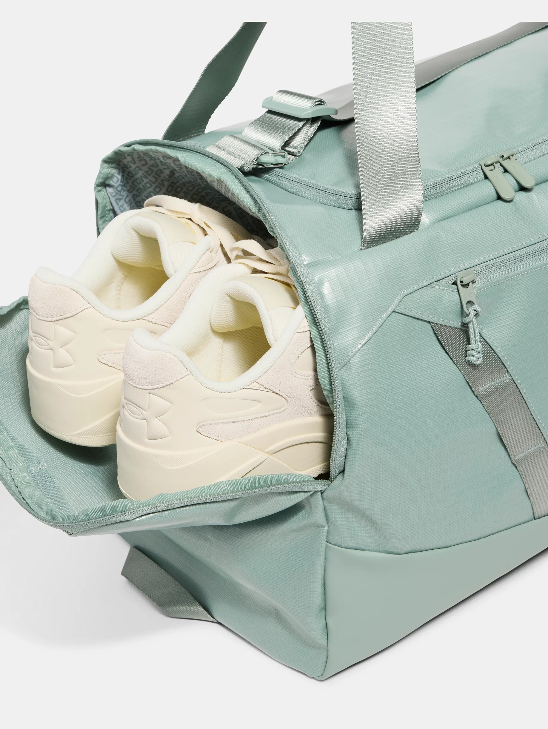 UA Hustle LE Medium Duffle - 3