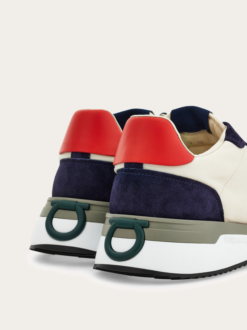 Low cut sneaker 4
