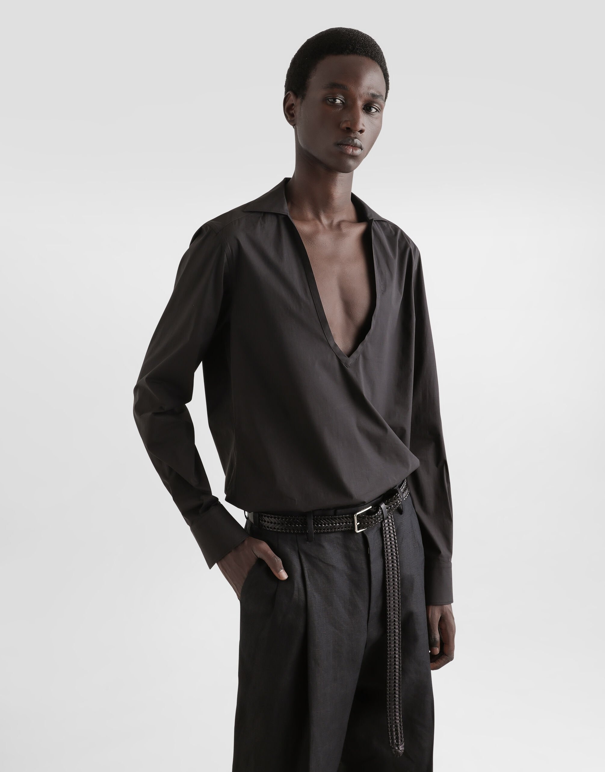 Long-sleeved V-neck shirt in cotton poplin - 4