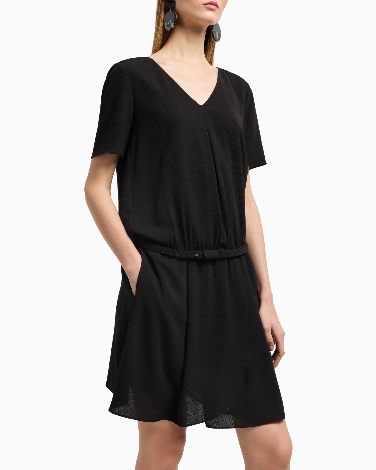 FLUID CRÊPE SHORT DRESS WITH GATHERING AND A BELT AT THE WAIST - 5