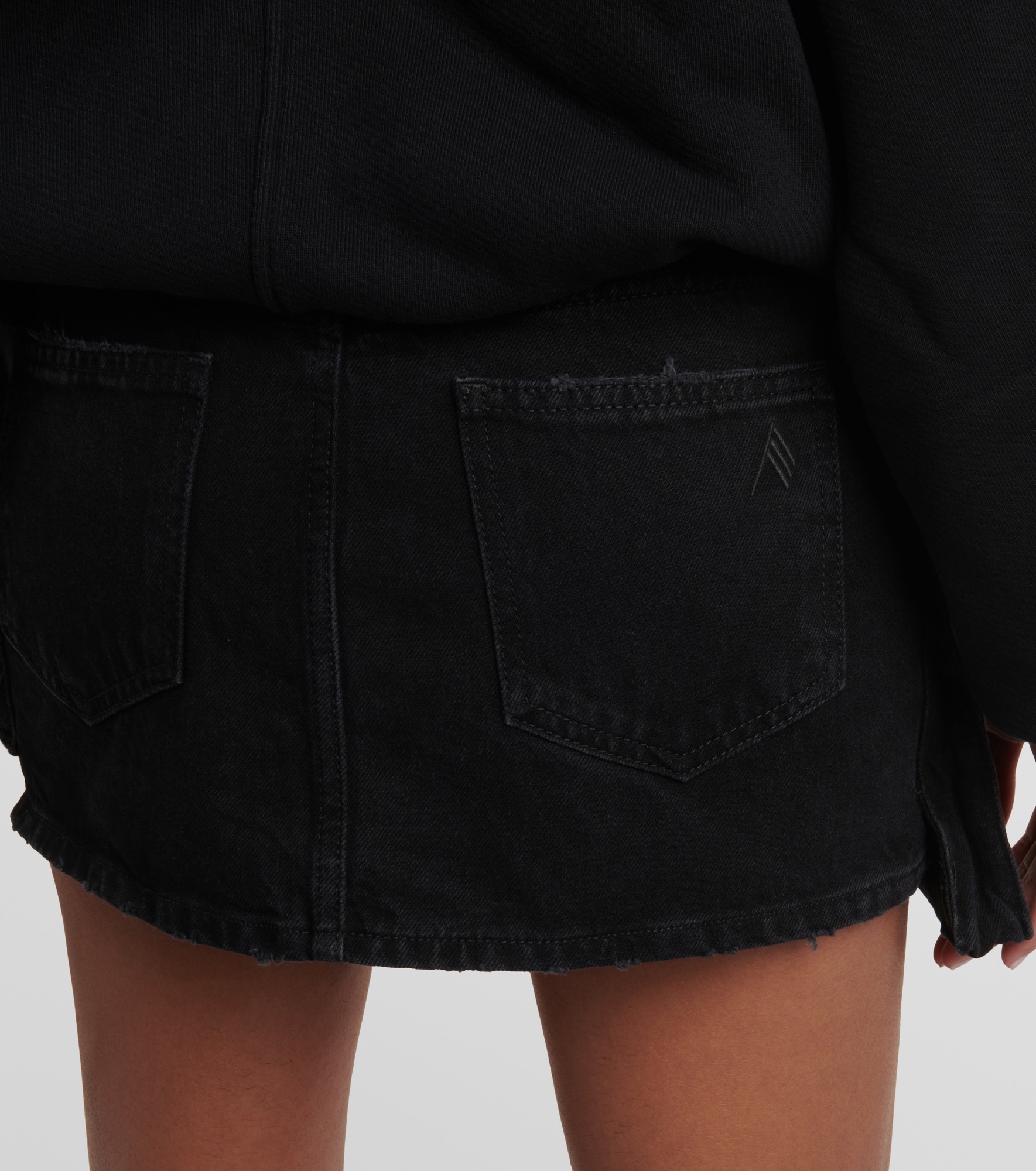 Low-rise cargo denim miniskirt - 5