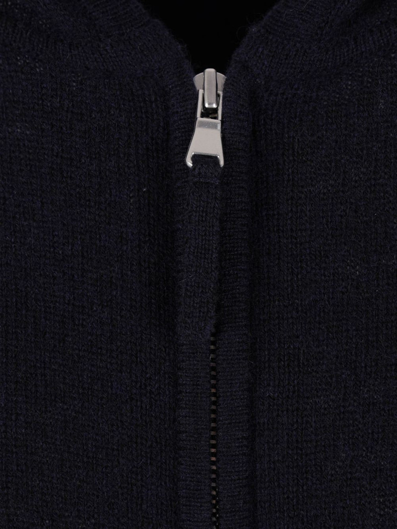 zip-fastening hoodie 3