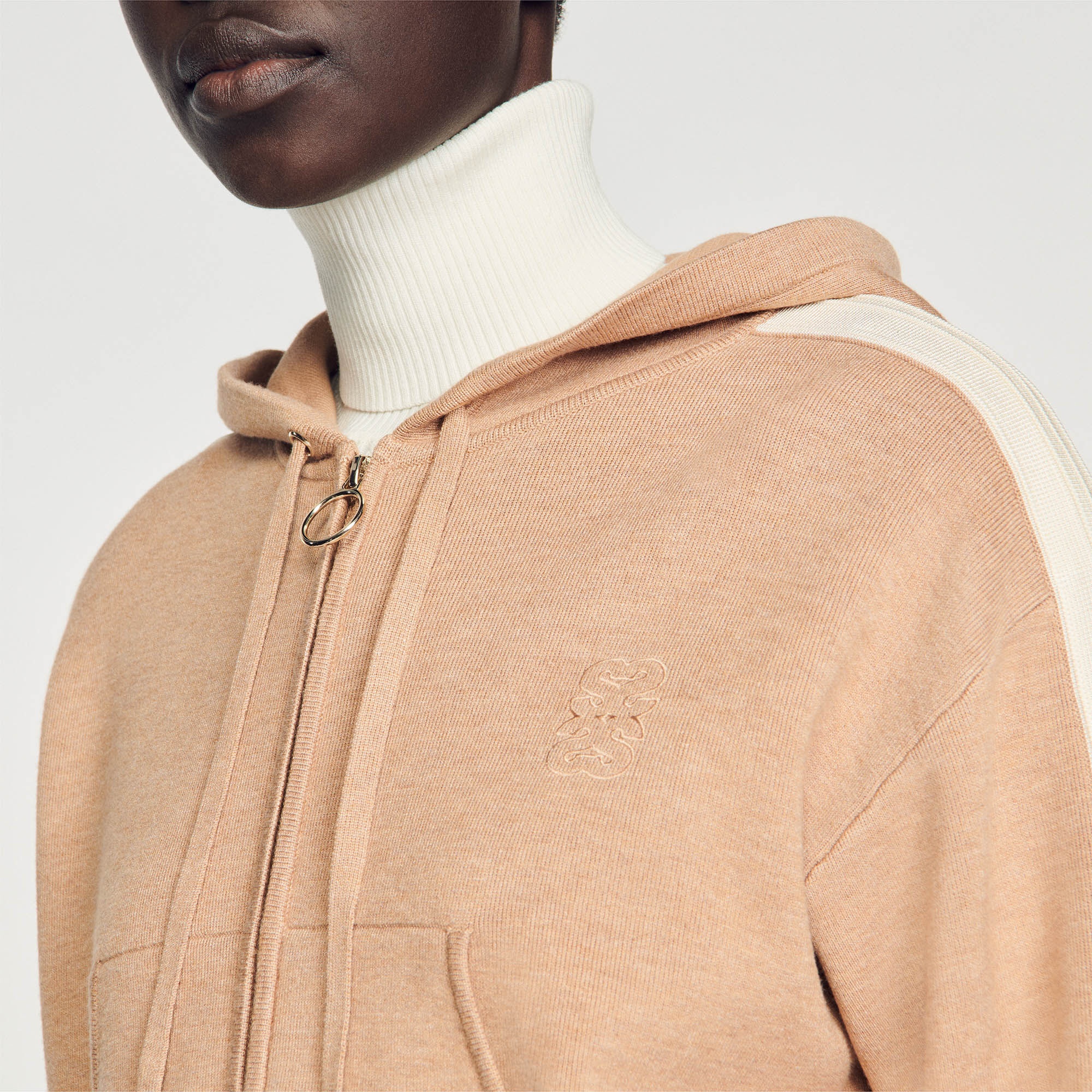 SHORT HOODED SWEATSHIRT - 4
