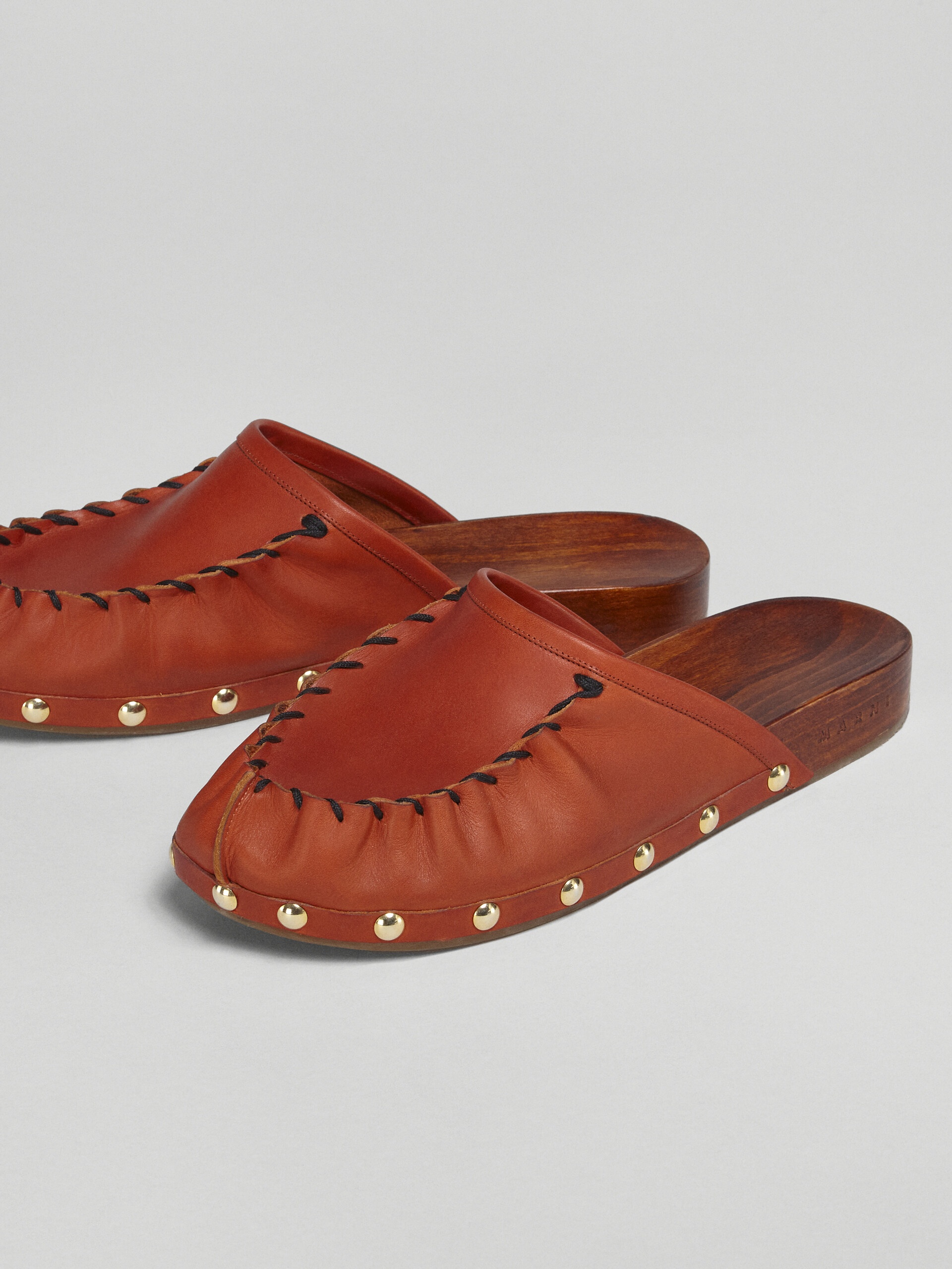 VEGETABLE-TANNED LEATHER AND WOOD CLOG - 4