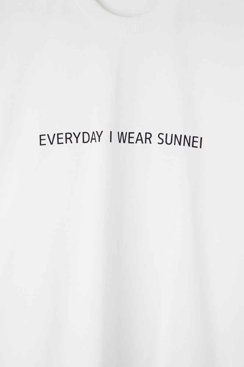 'EVERYDAY I WEAR SUNNEI' CLASSIC T-SHIRT / white 5