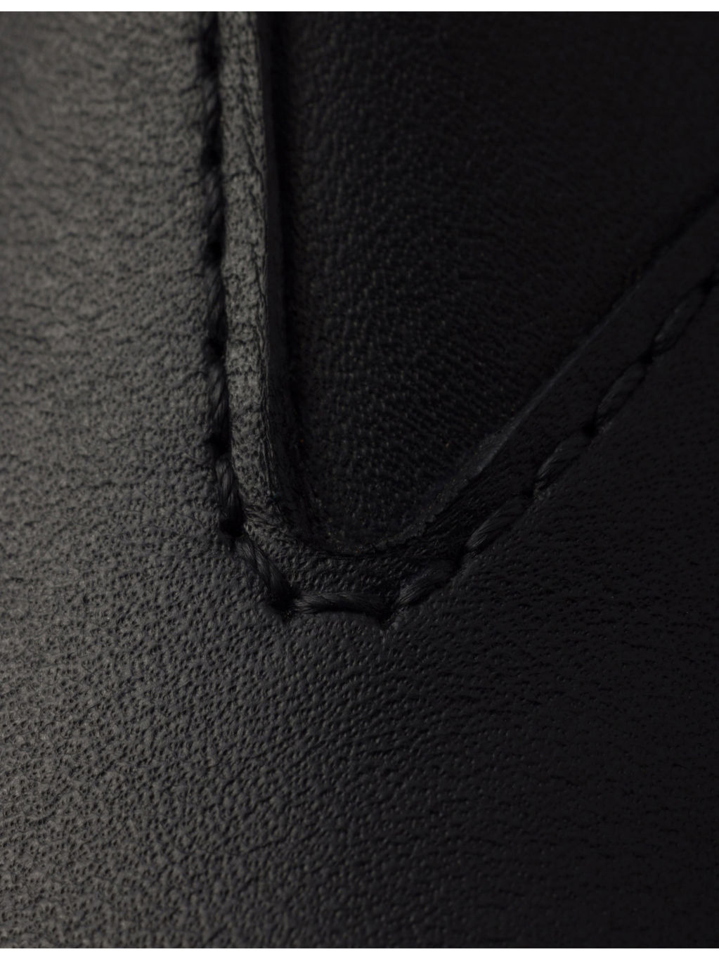 Lug Tread Leather Chelsea Boots - 6