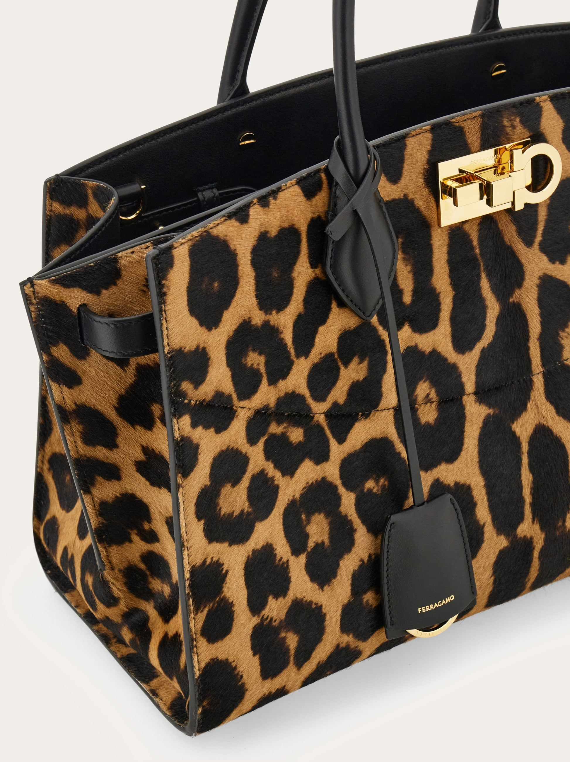 New Ferragamo Studio soft bag (L) - 8
