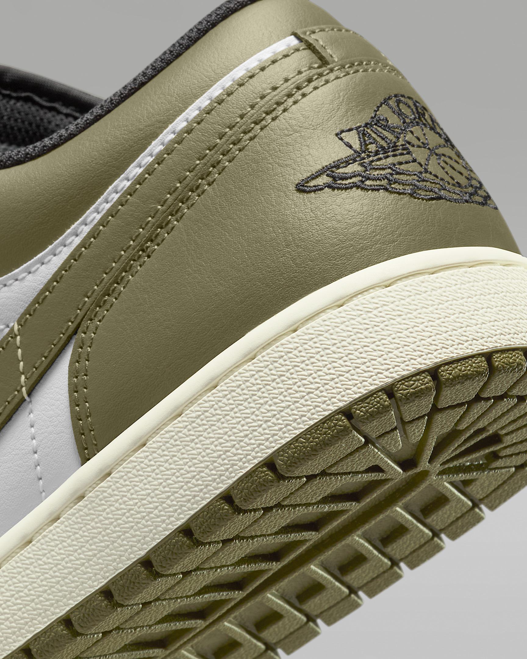 Air Jordan 1 Low Men's Shoes - 8