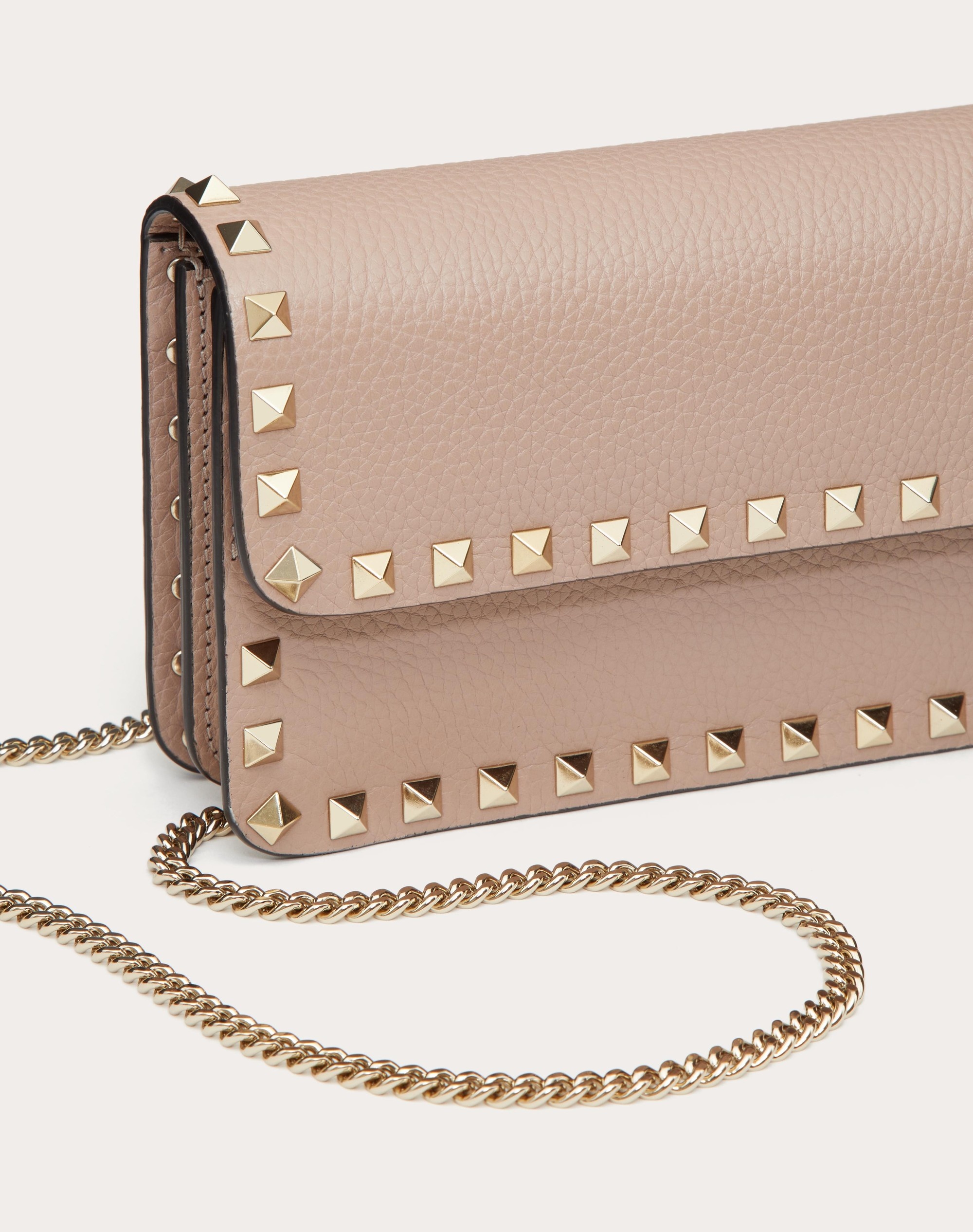 ROCKSTUD GRAINY CALFSKIN CHAIN POUCH - 8