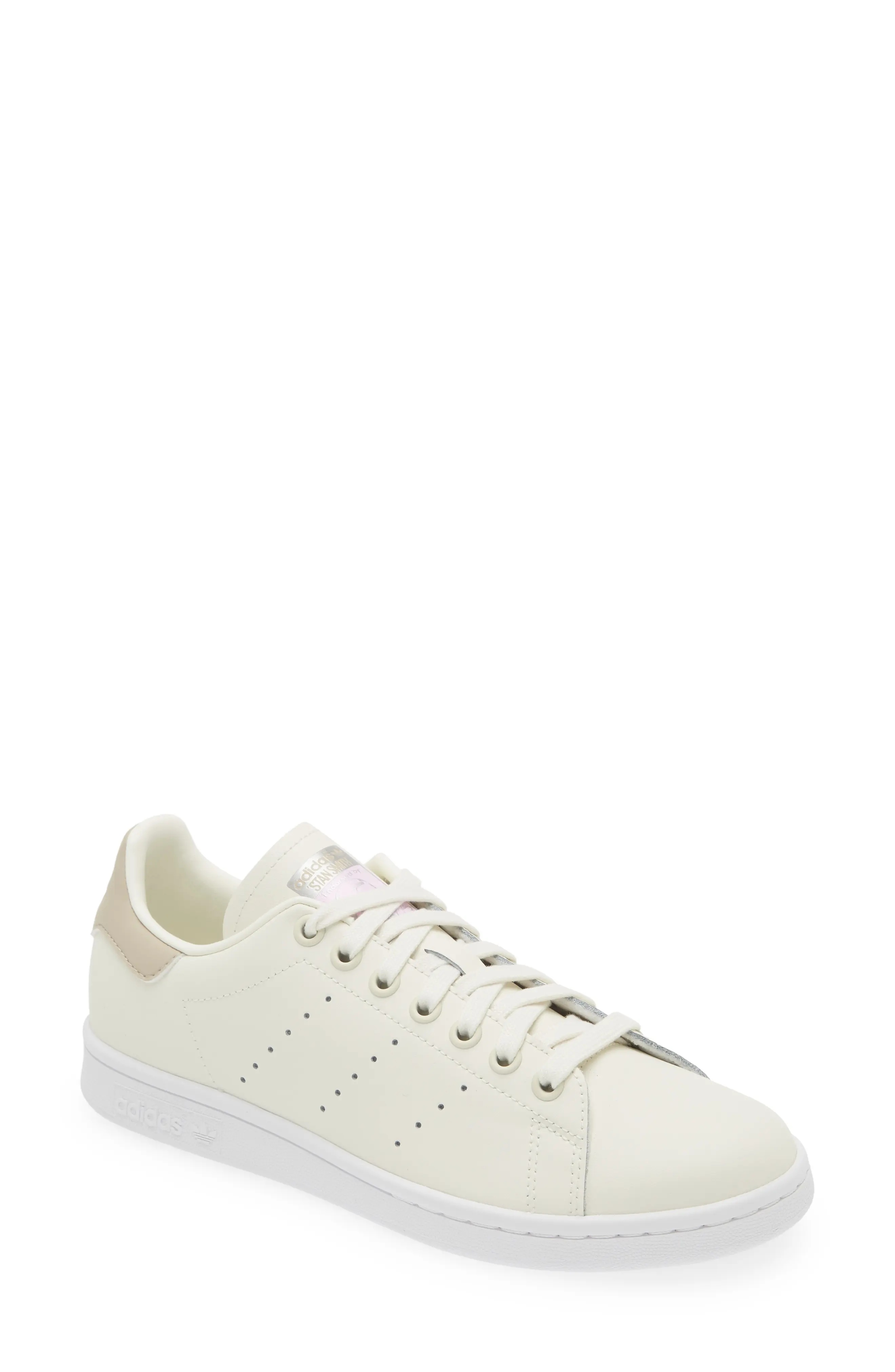 Primegreen Stan Smith Sneaker in Off White/Beige/Silver - 1