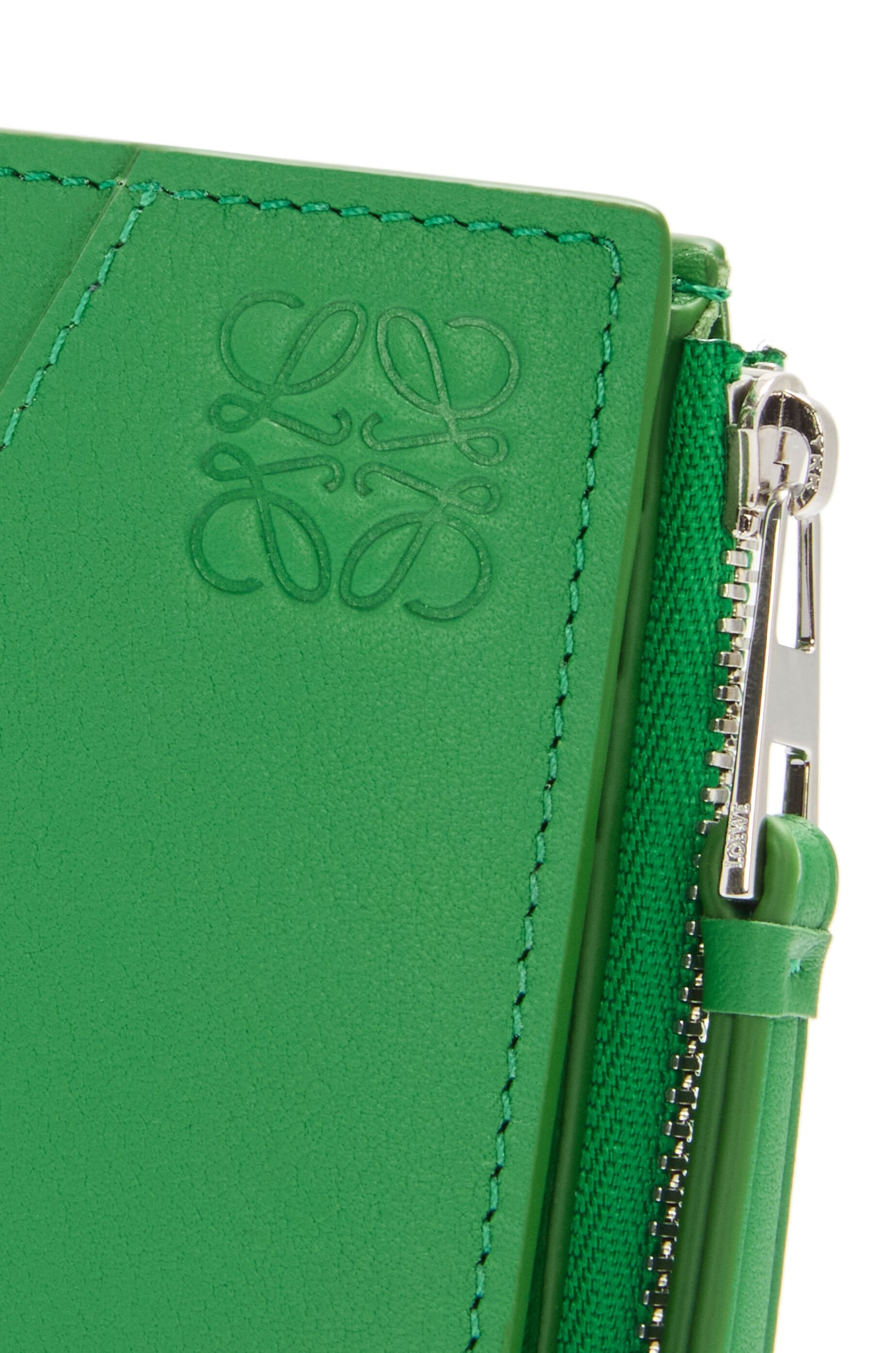 Puzzle slim compact wallet in classic calfskin - 5