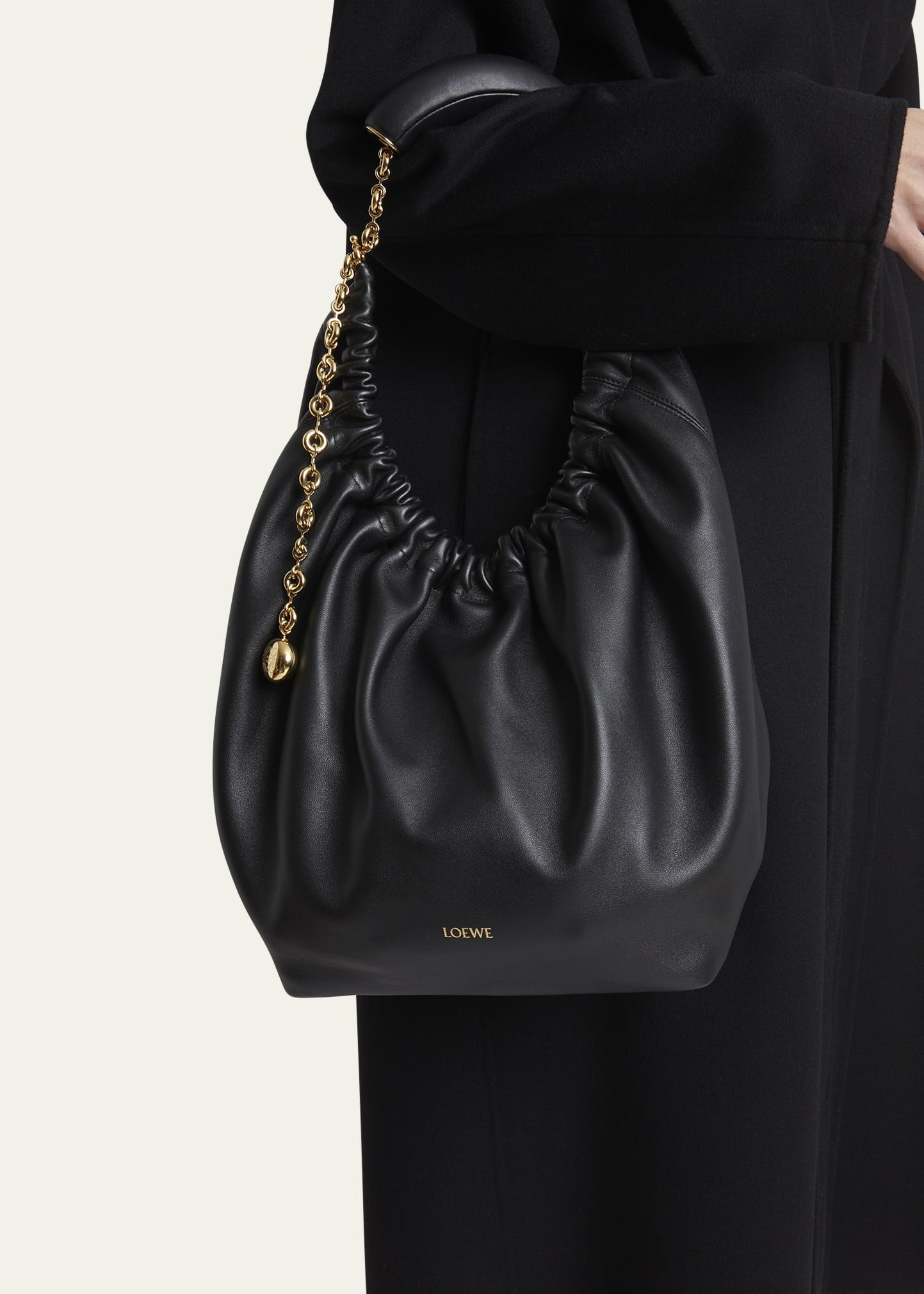 Medium Squeeze Chain Leather Hobo Bag - 2