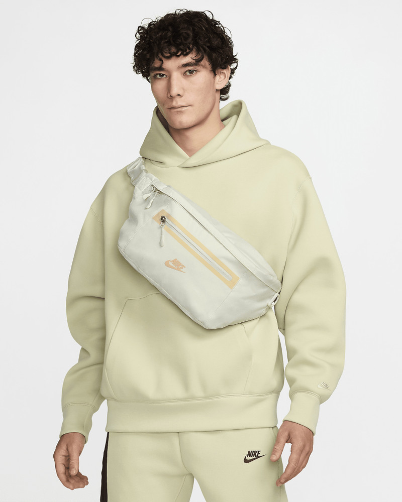 Nike Elemental Premium Fanny Pack (8L) 1