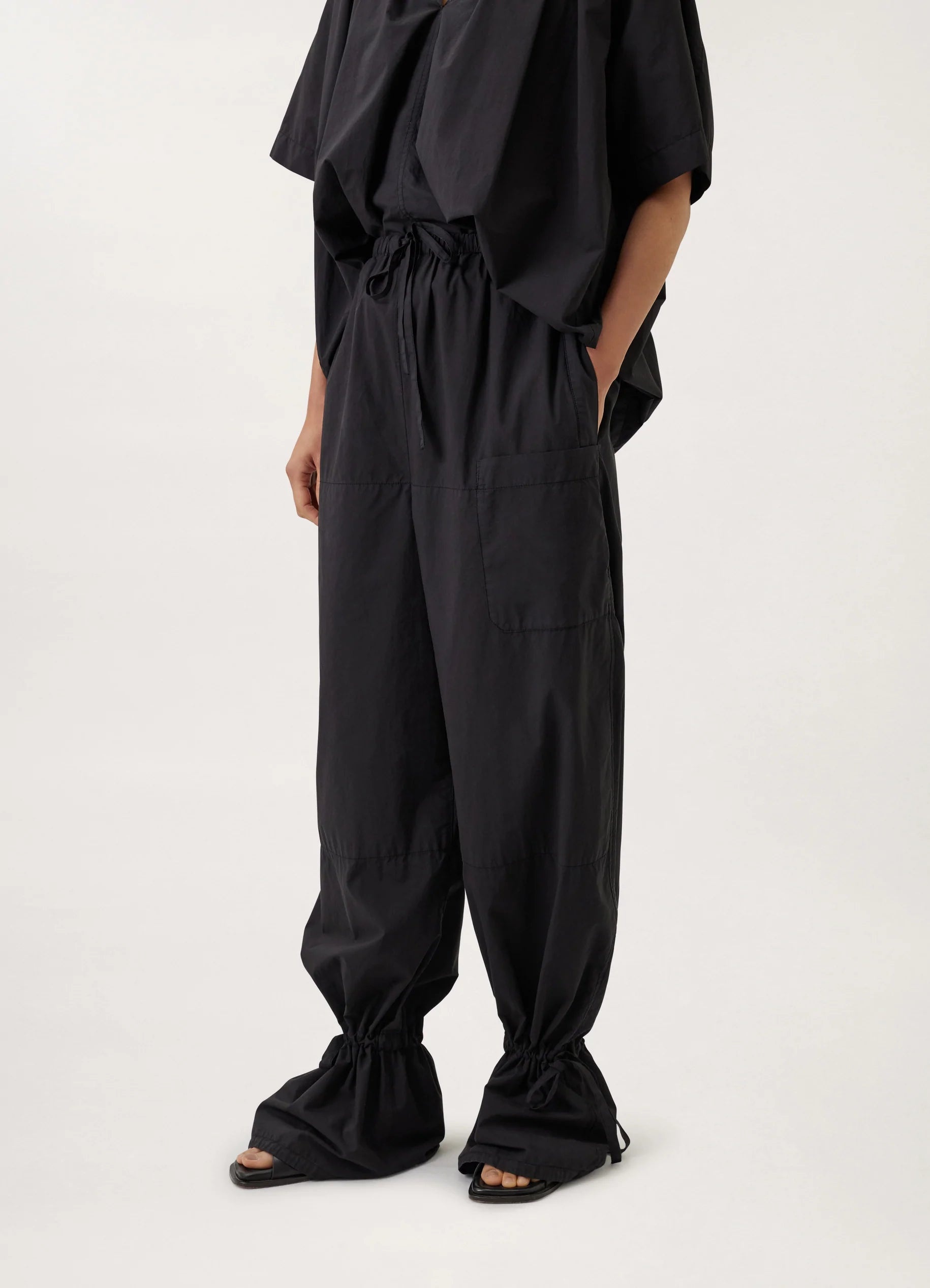 PARACHUTE PANTS
GARMENT DYED COTTON - 3