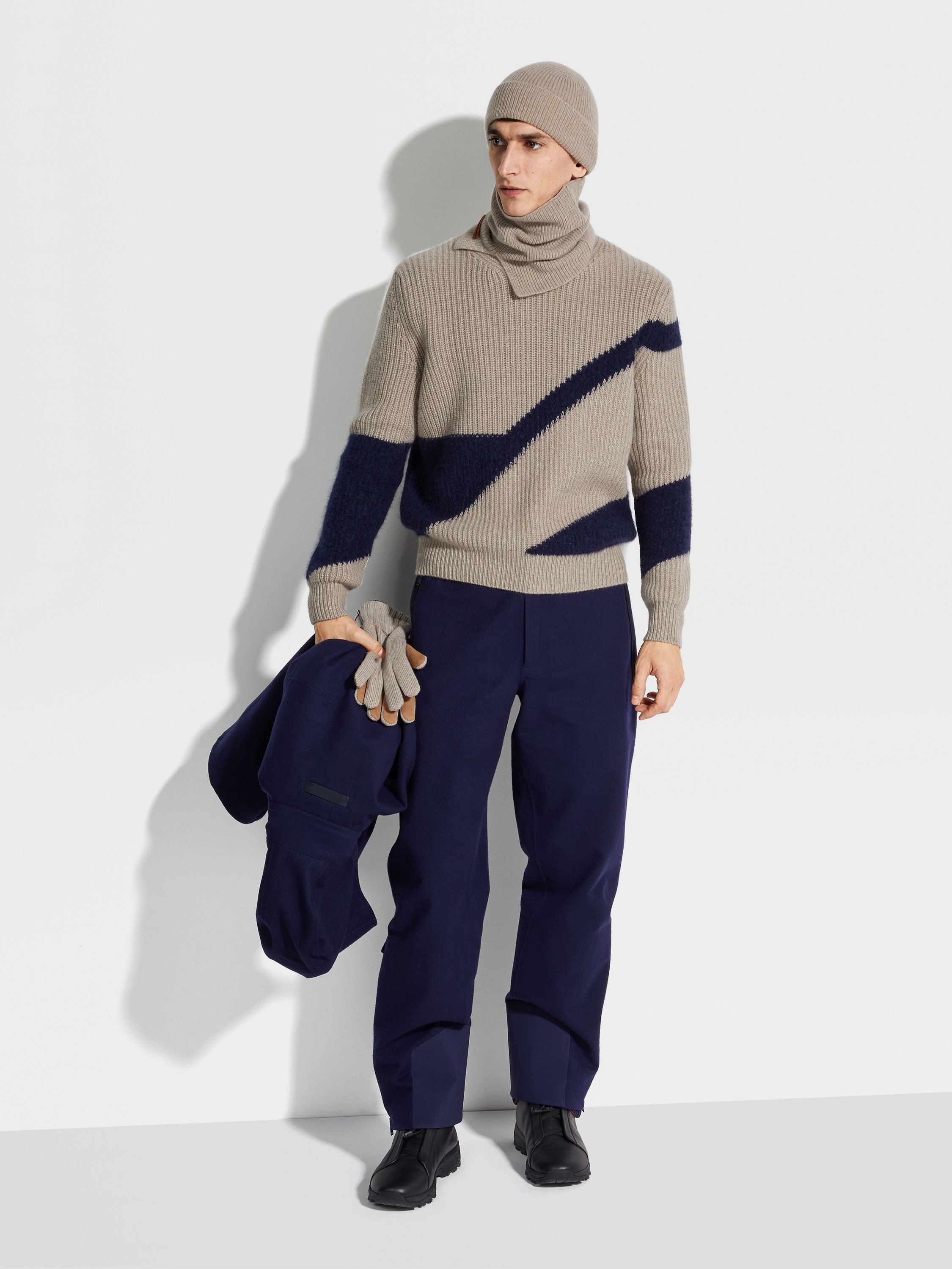 LIGHT TAUPE AND INK BLUE CASHMERE AND SILK CREWNECK - 3