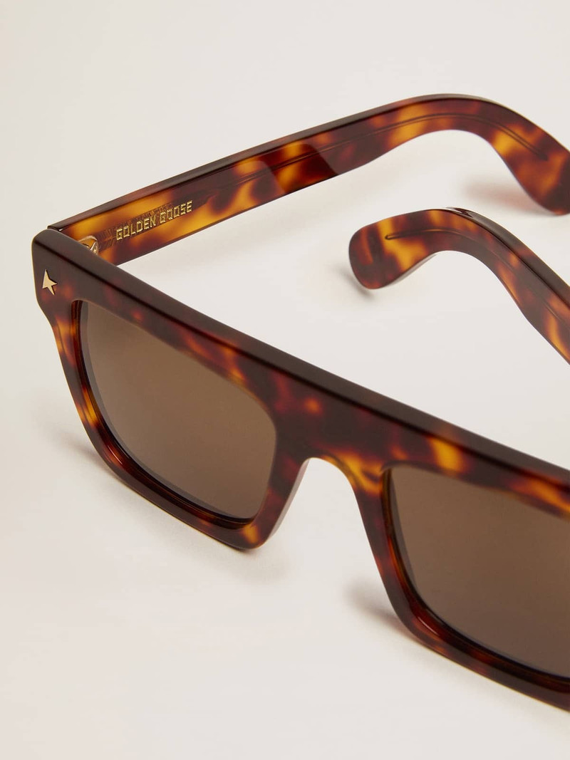 Golden Goose Square model sunglasses with havana frame and gold details outlook