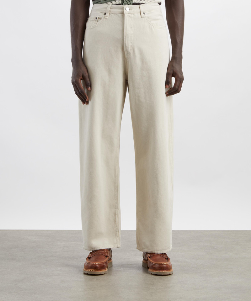 FRAME Baggy Jeans in Off White outlook