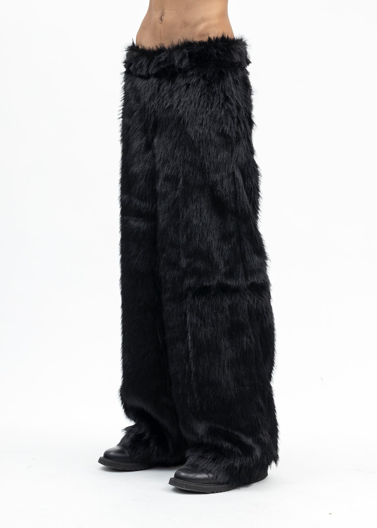 BLACK FAUX-FUR DEVIL PANTS - 3