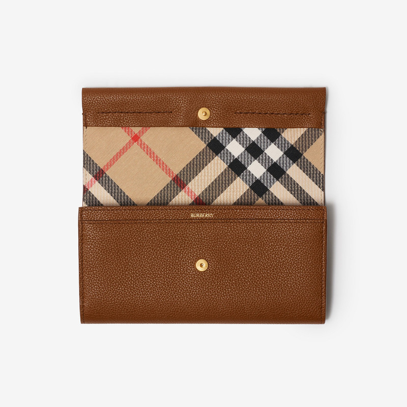 Burberry Cotswolds Continental Wallet​ outlook