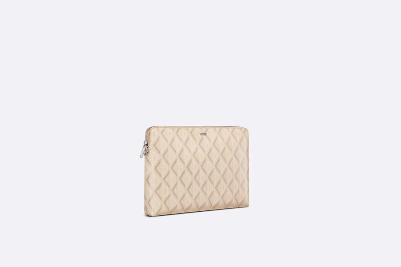 Dior Pouch outlook