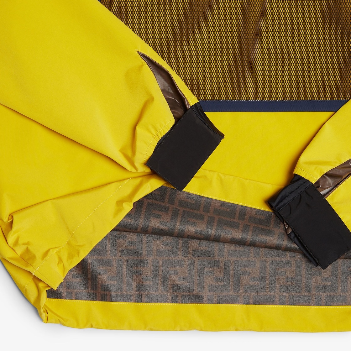 Anorak-style windbreaker with drawstring hem. High collar and wrists with branded FF Baguette velcro - 4