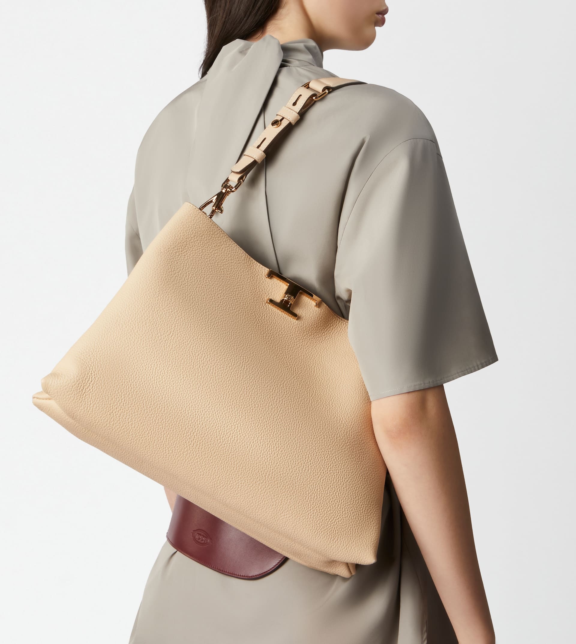 T TIMELESS SHOULDER BAG IN LEATHER MEDIUM - BEIGE - 2