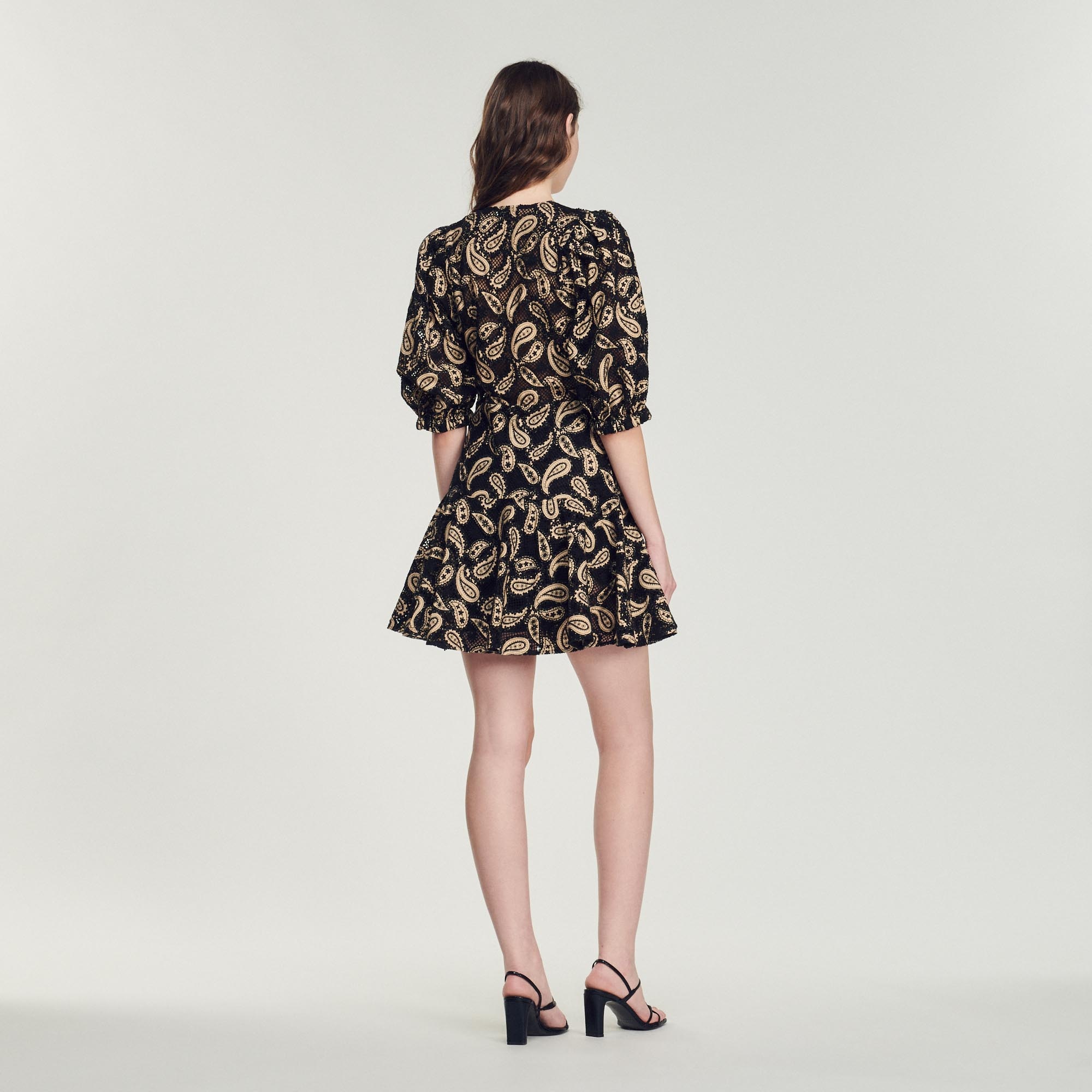 Short guipure dress with paisley print - 6