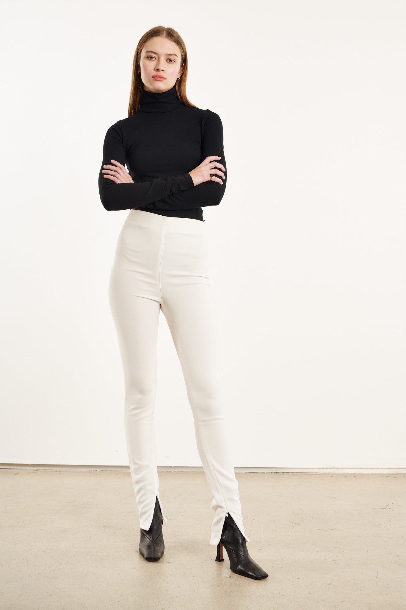 WHITE CREPE ANKLE ZIPPER PANTS - 3