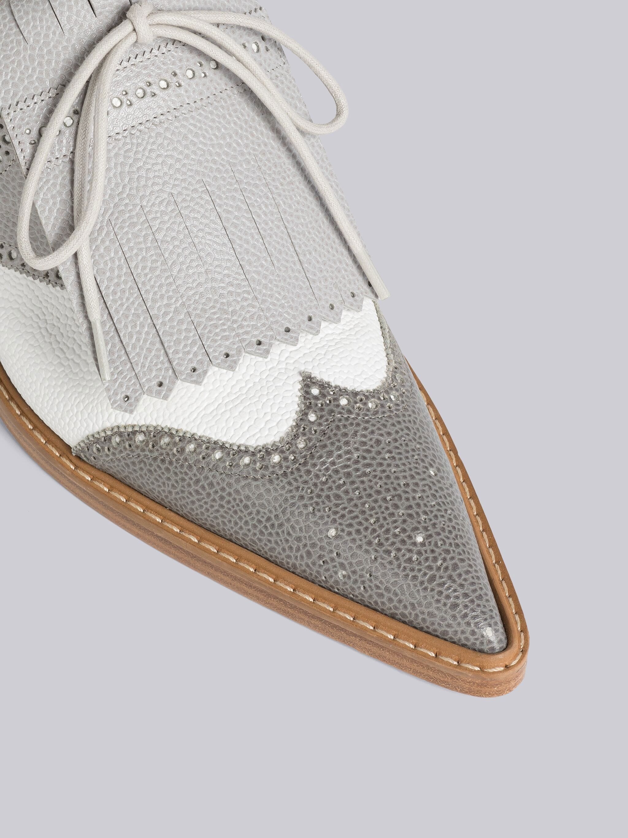 Pebble Grain Kilt Wingtip Curved Heel Brogue - 2