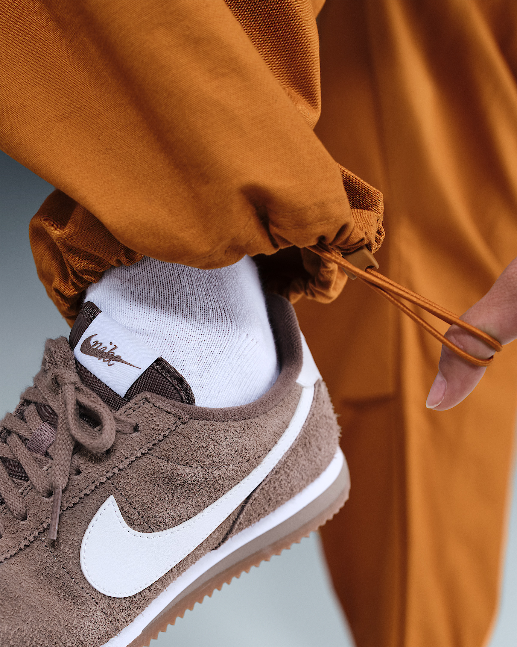Nike Sportswear Women's Mid-Rise Oversized Woven Cargo Pants - 6