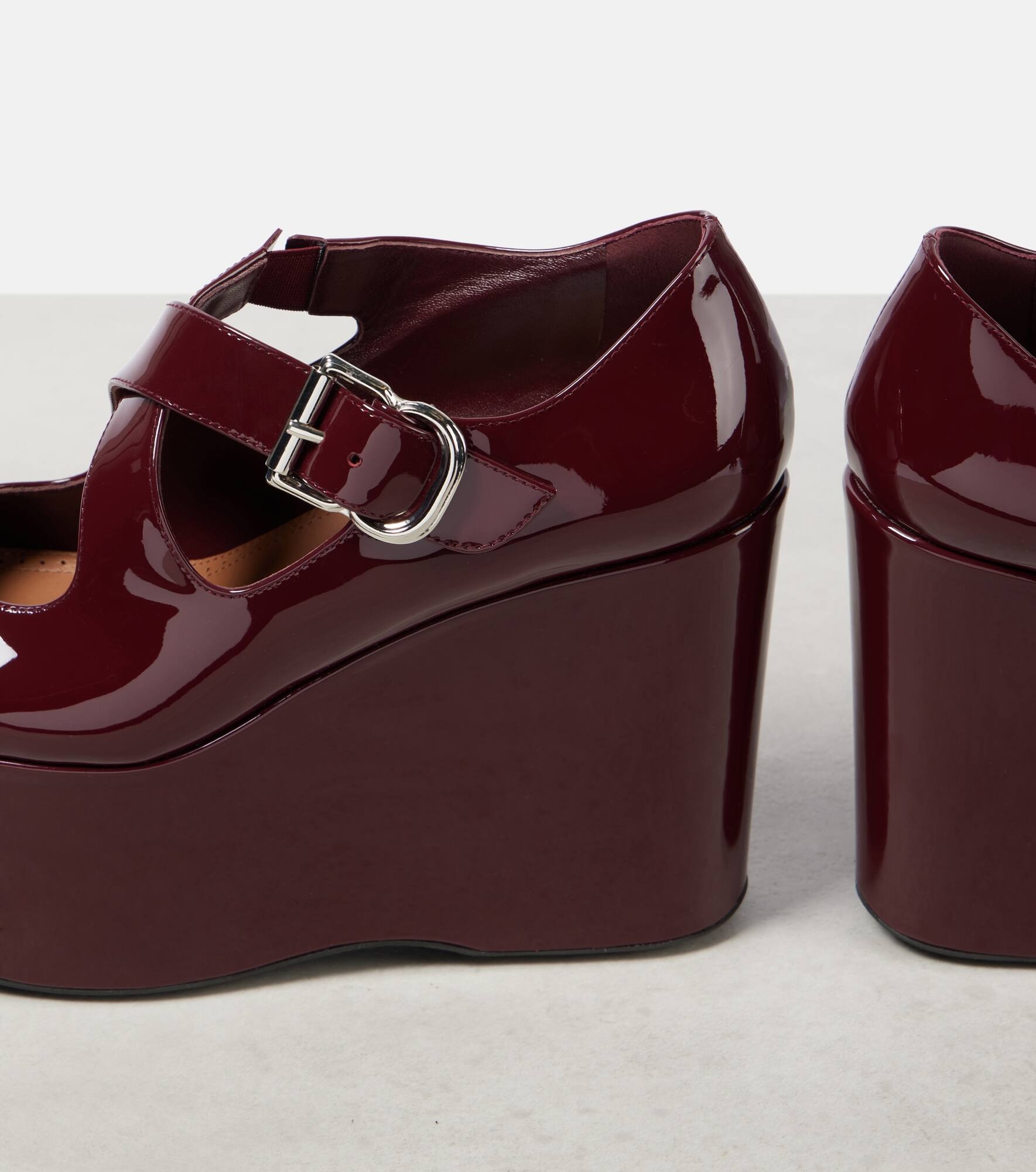 Criss Cross patent leather wedges - 5