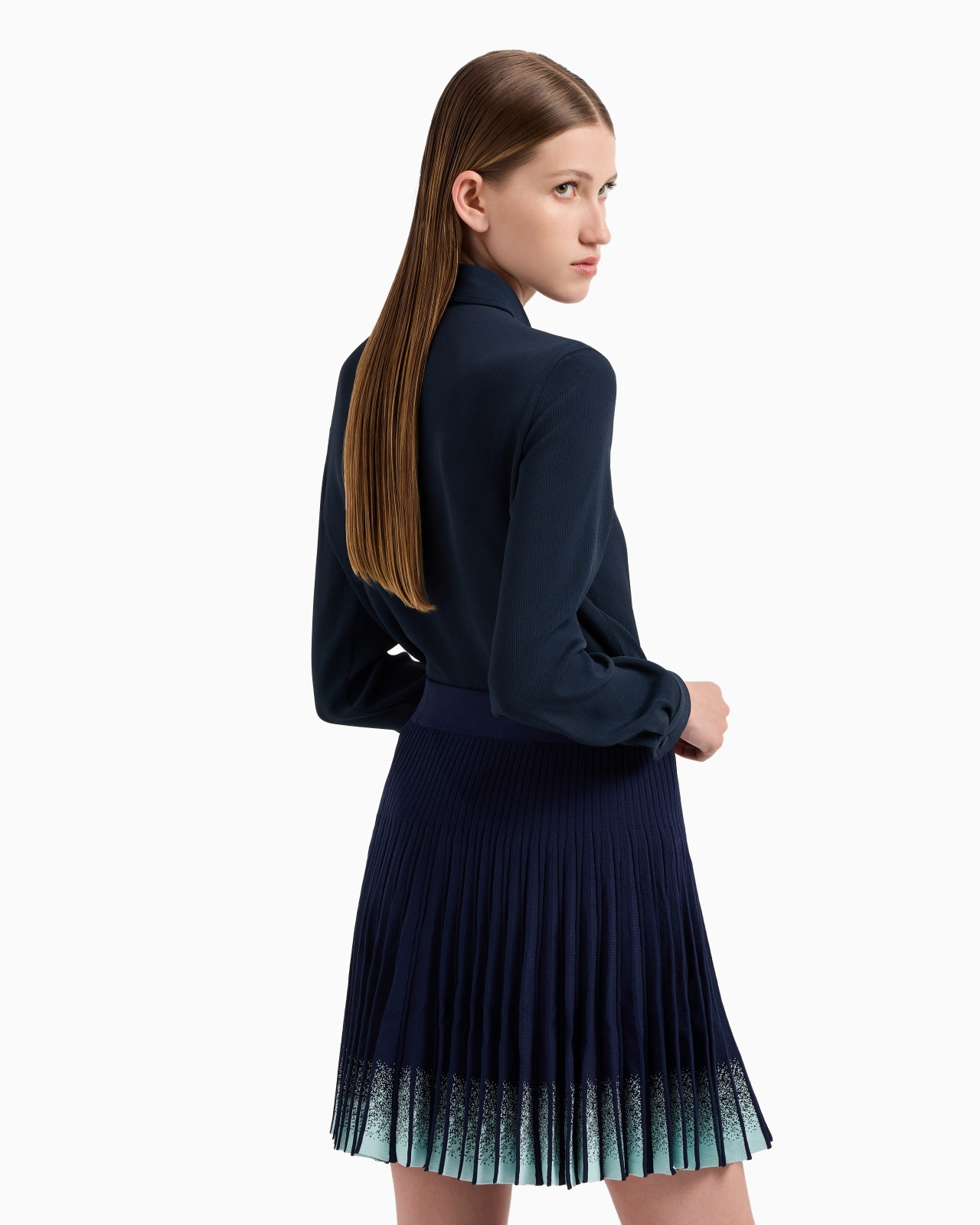 Pleated knit skirt with gradient ribbing - 3