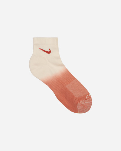 Nike Everyday Plus Cushioned Ankle Socks Red / Cream outlook