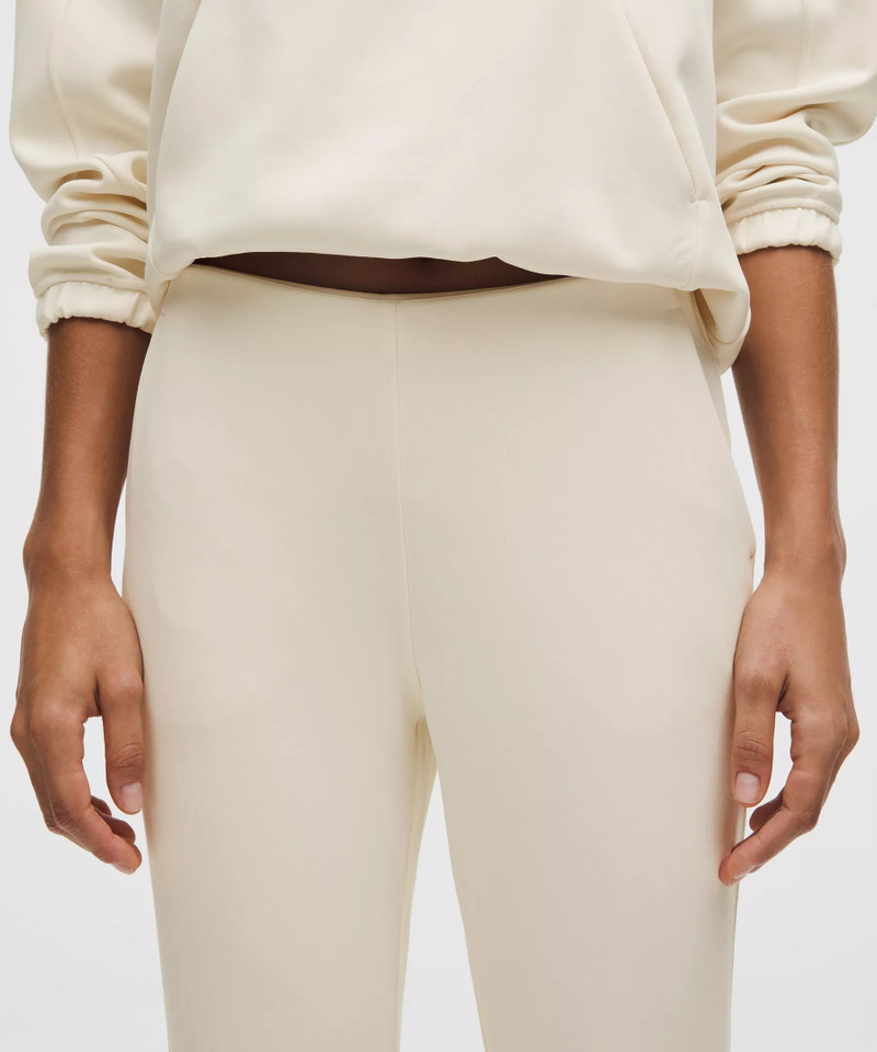 Brushed Softstreme Mid-Rise Flared Pant *Regular 4