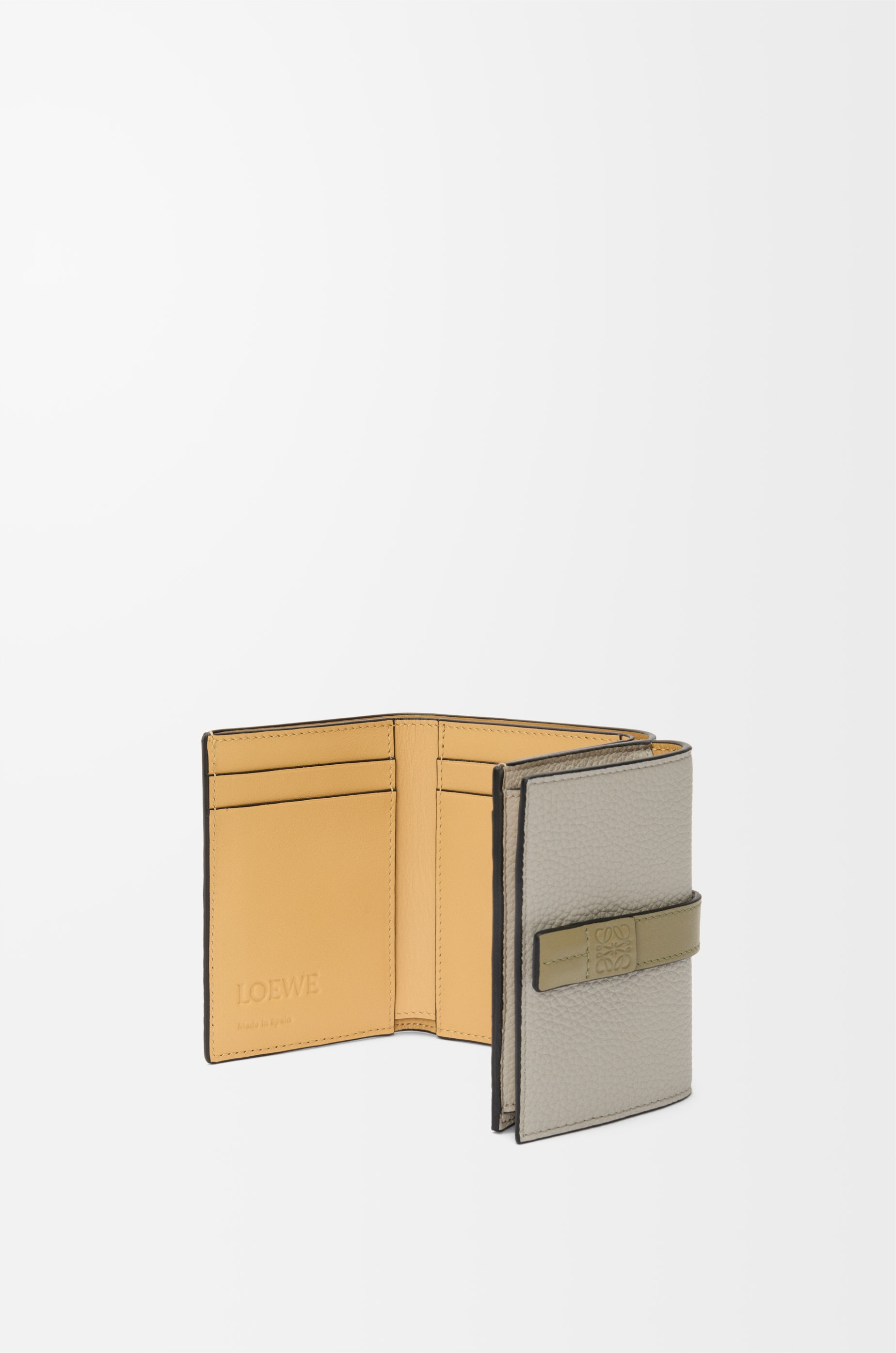 Trifold wallet in soft grained calfskin - 4