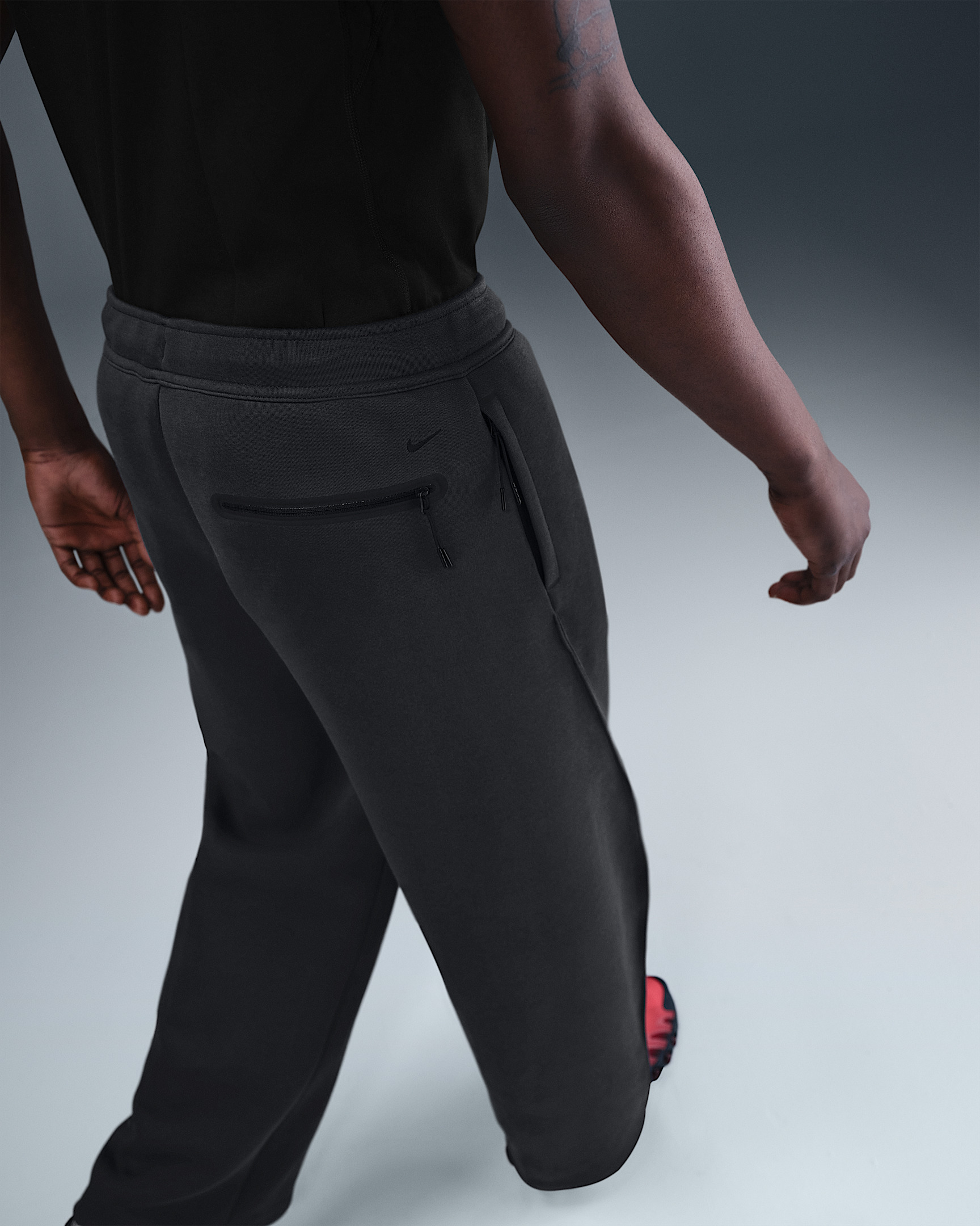 Nike Tech Men's Fleece Loose-Fit Open Hem Pants - 3