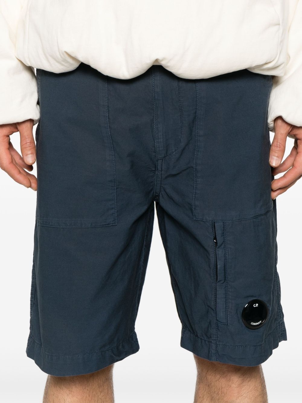 Lens-detail cargo shorts - 5