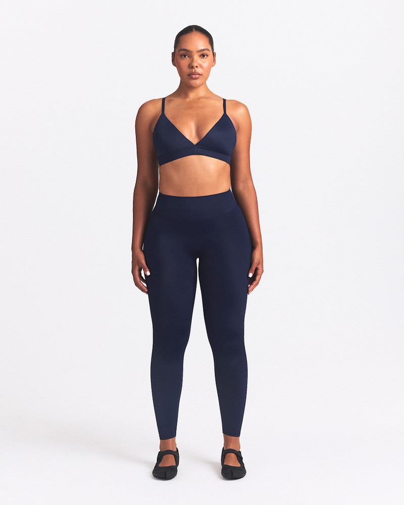 NikeSKIMS Shine Women's High-Waisted Bonded 26" Leggings 1