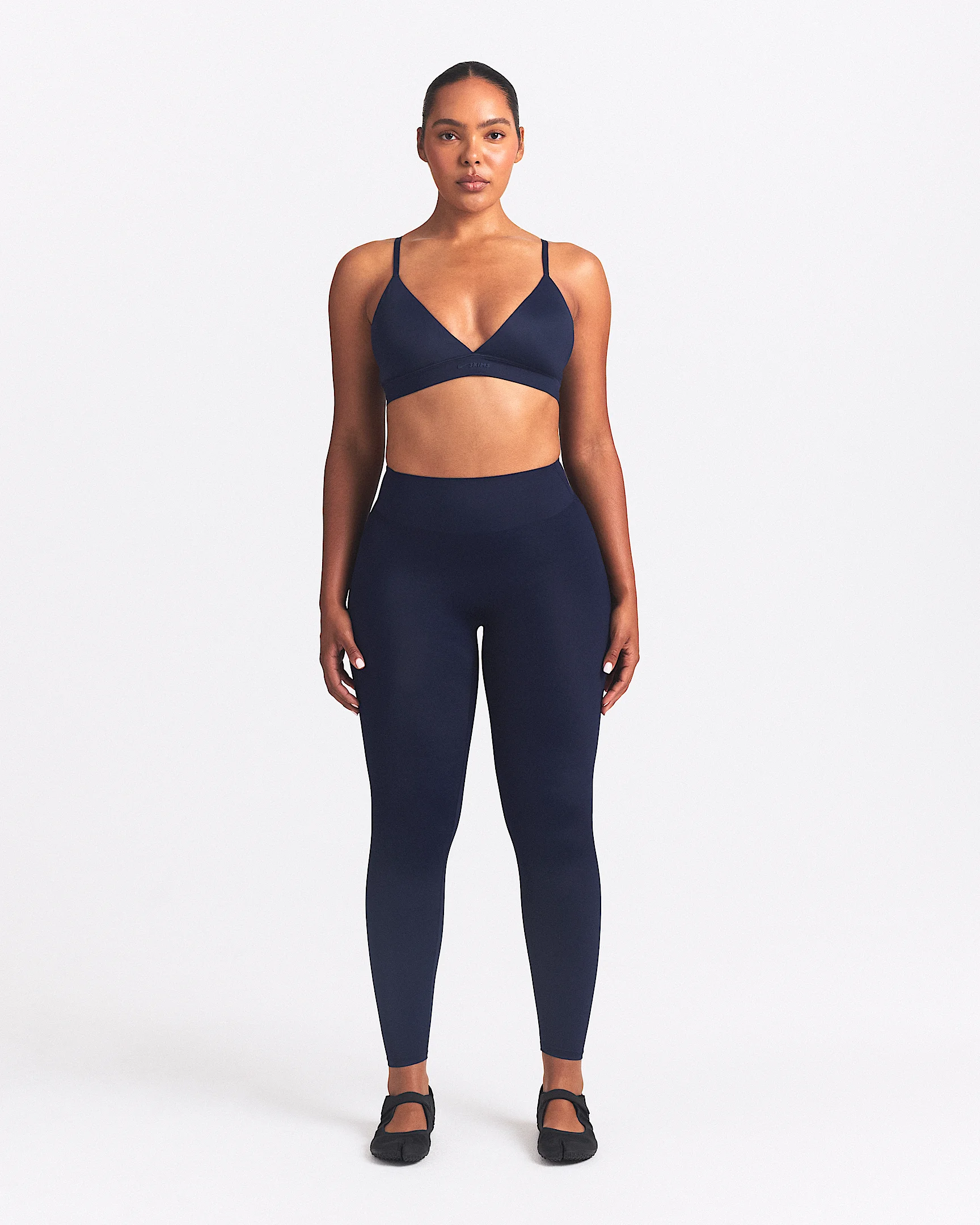 NikeSKIMS Shine Women's High-Waisted Bonded 26" Leggings - 1