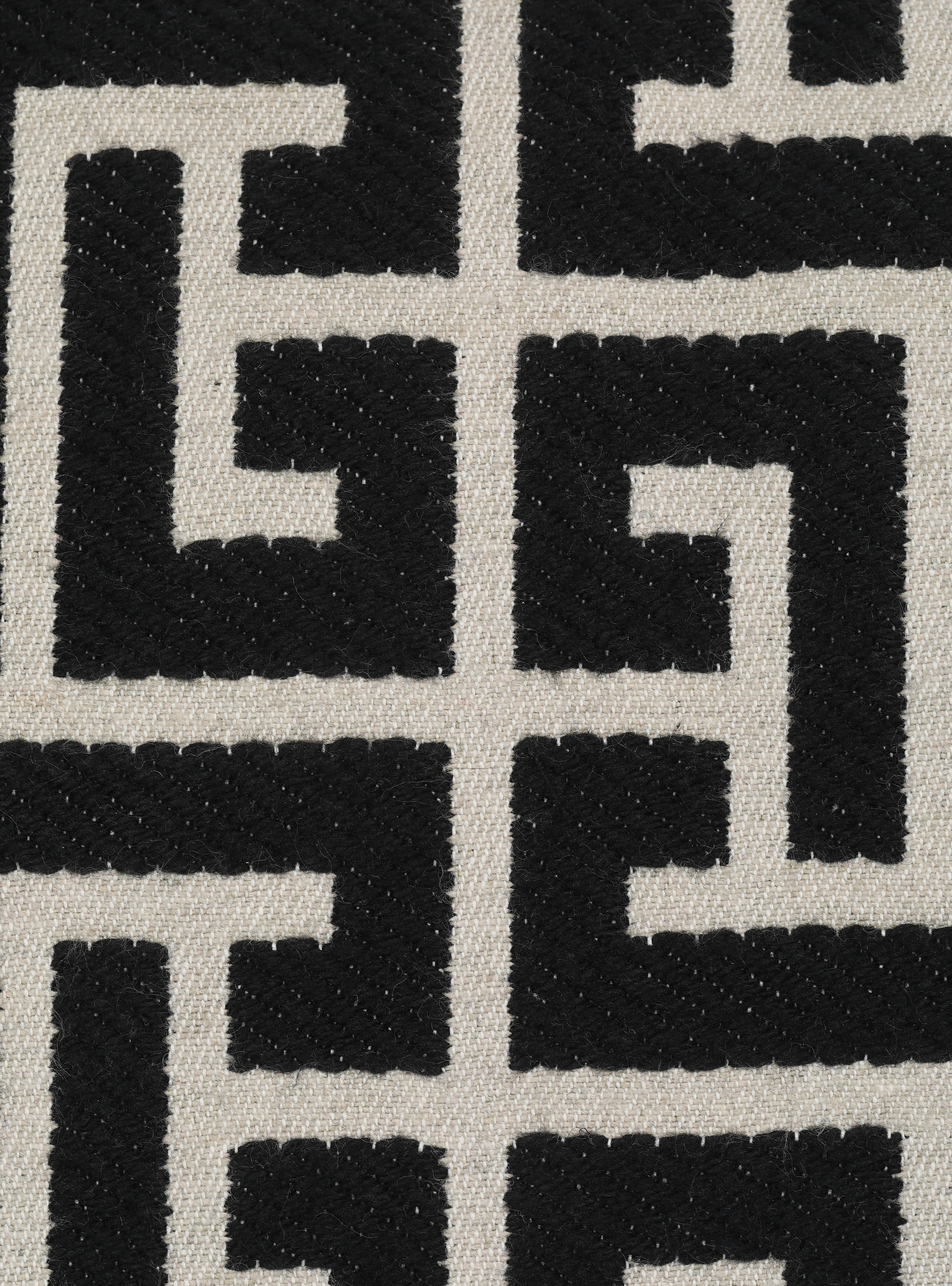 Travel bag with jacquard maxi monogram - 8
